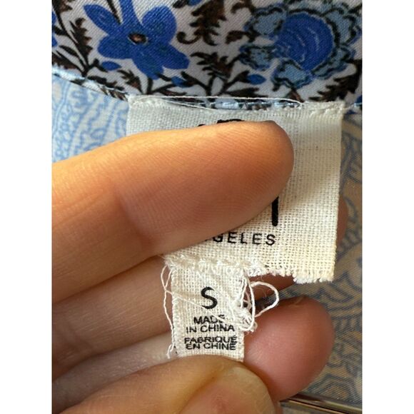 DRA Los Angeles Blouse Women's Size Small Abstract Print Short Sleeve - Picture 3 of 6